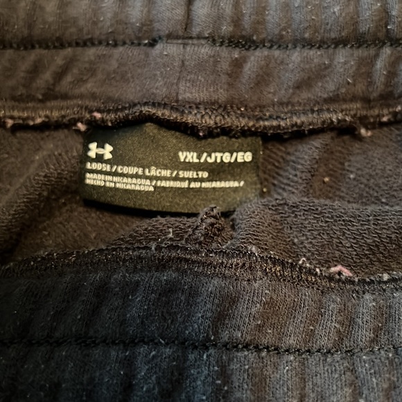 Under armor shorts - Picture 2 of 3